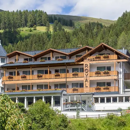 Royal Hotel 3*